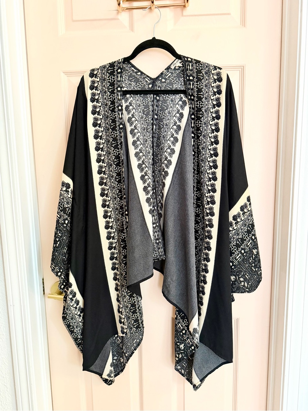 Black lily star kimono